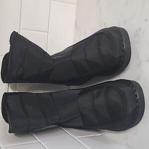 NWOT WINTER BOOTS WOMENS SIZE 8